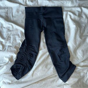 Lululemon ribbed capri leggings
